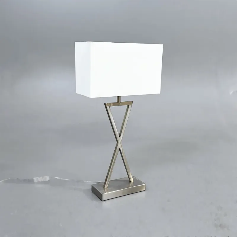 Bordslampa Palais Begränsat erbjudande
