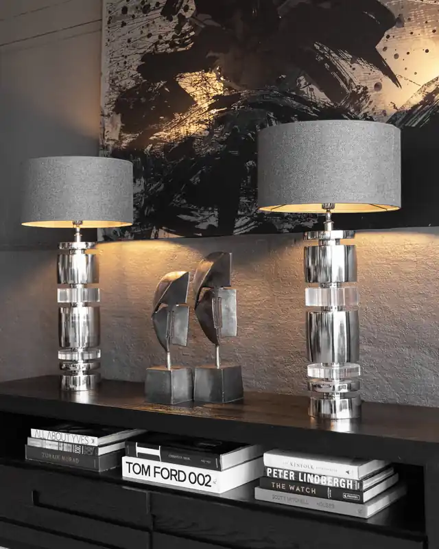 Sista chansen Armando plexi bordslampa svart nickel