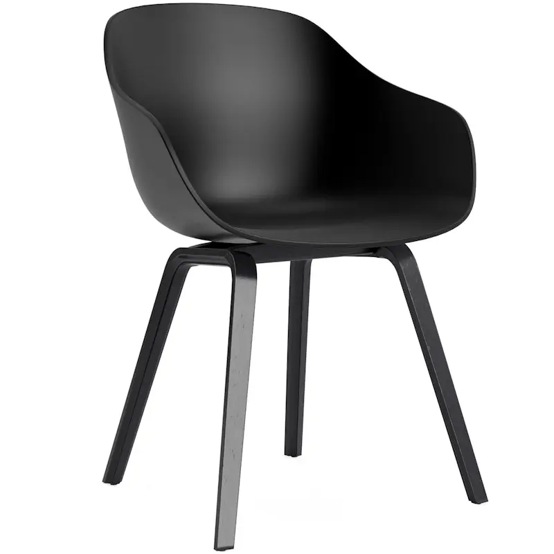 AAC 222 2.0 Karmstol, Svartlackad Ek / Svart Begränsat antal